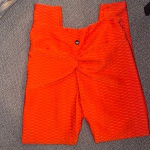 Scrunch butt, orange-red active leggings